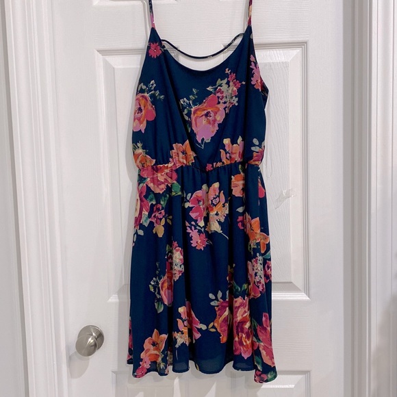 Large Everly Navy floral dress - Picture 1 of 7
